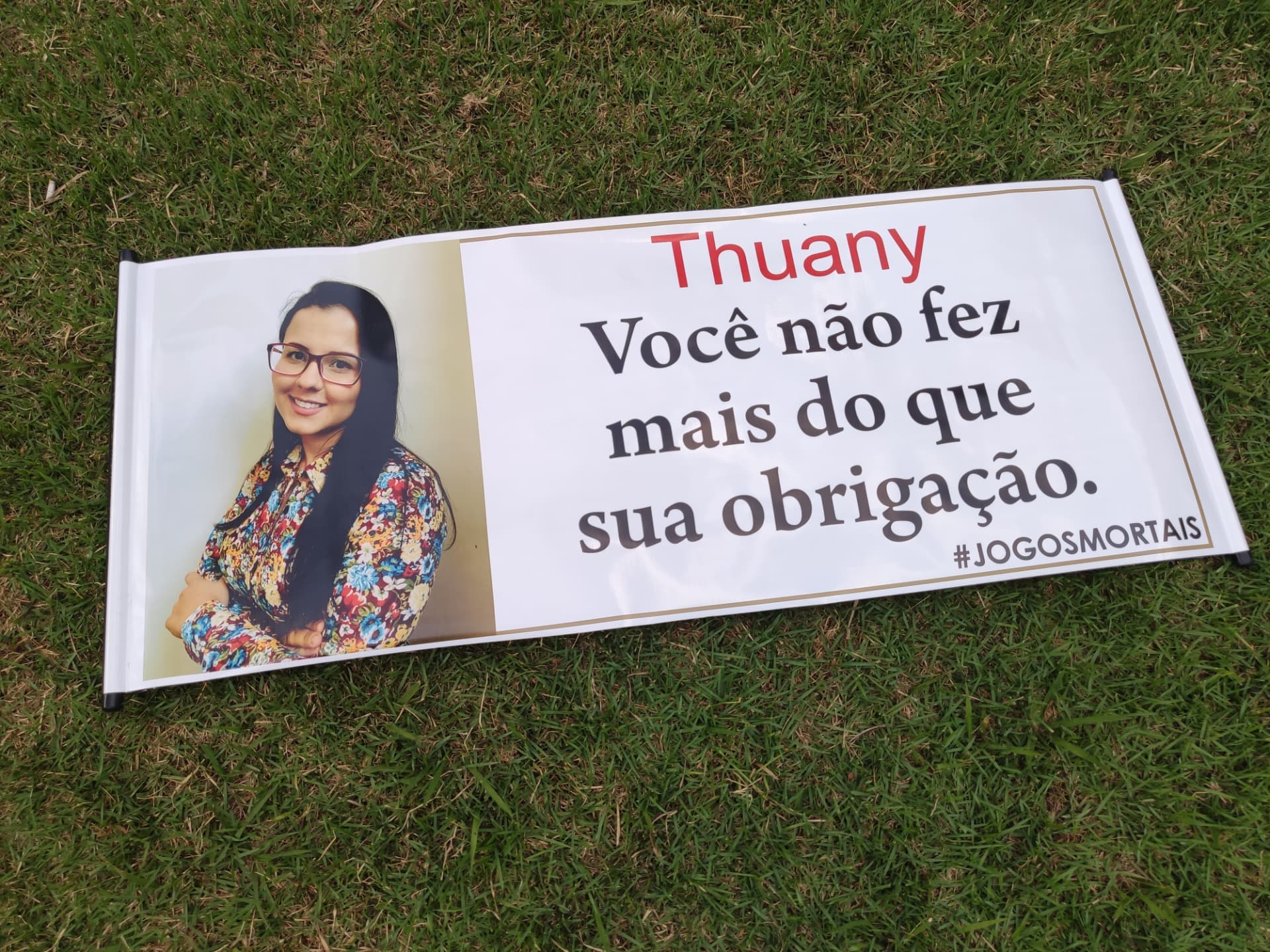 Faixa em lona personalizada de homenagem com foto e mensagem